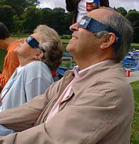 Couple watching the eclopse